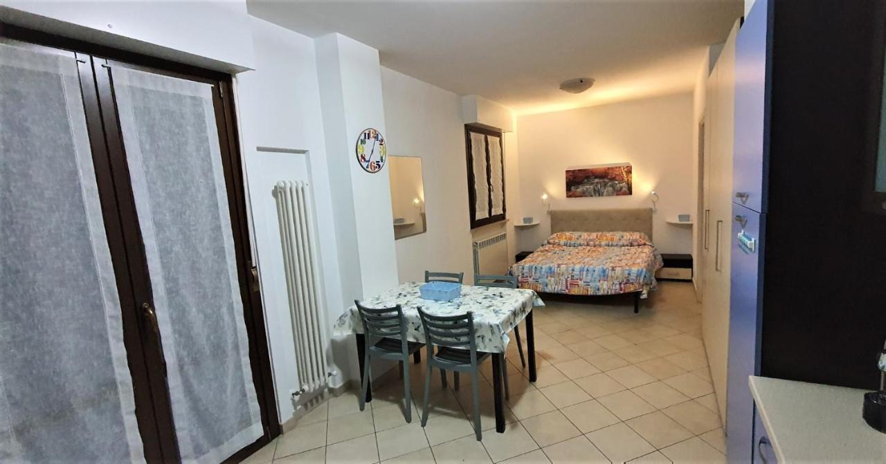 Sweet Home Chiaravalle Bagian luar foto